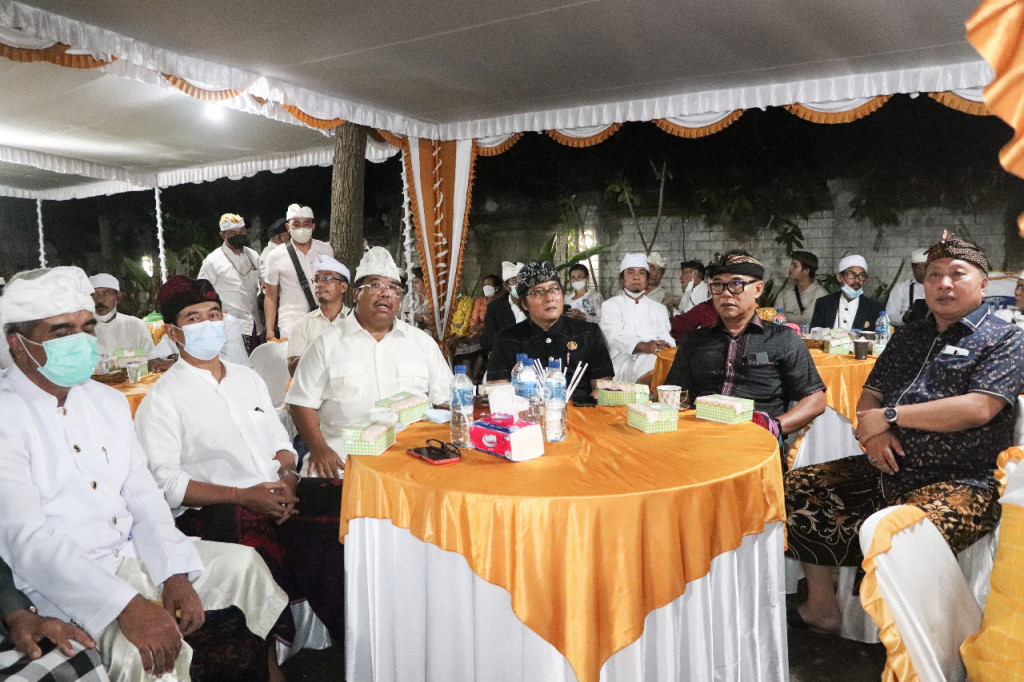 Bupati Giri Prasta Hadiri Upacara Mediksa di Kalibukbuk, Buleleng